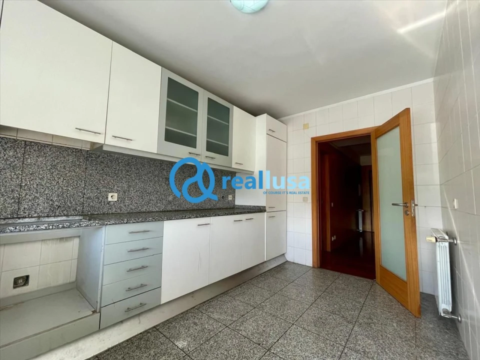 Apartamento T4 para Venda em Custóias, Leça do Balio e Guifões Foto 2