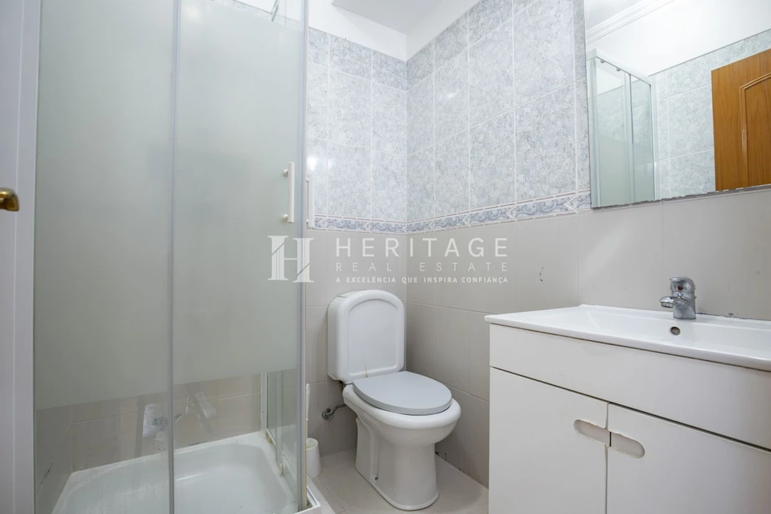 Apartamento T2 para Venda em Corroios Foto 16