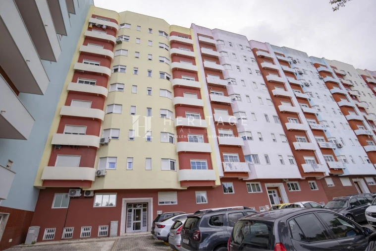 Apartamento T2 para Venda em Corroios Foto 2