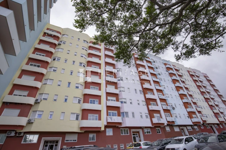 Apartamento T2 para Venda em Corroios Foto 3