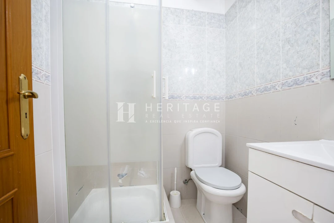Apartamento T2 para Venda em Corroios Foto 17