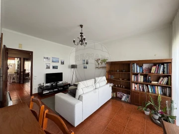 Apartamento T3 para Arrendamento em Marvila, Ribeira Santarém, São Salvador, São Nicolau