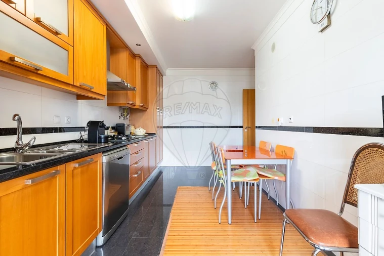 Apartamento T3 para Arrendamento em Loures Foto 6