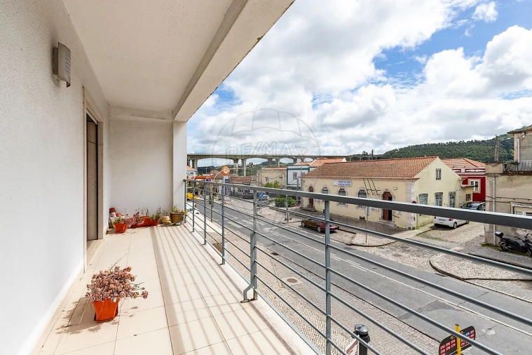 Apartamento T3 para Arrendamento em Loures Foto 9