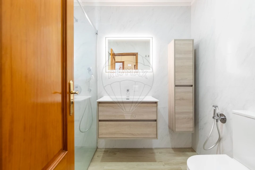 Apartamento T2 para Venda em Santa Maria, São Pedro e Matacães Foto 18
