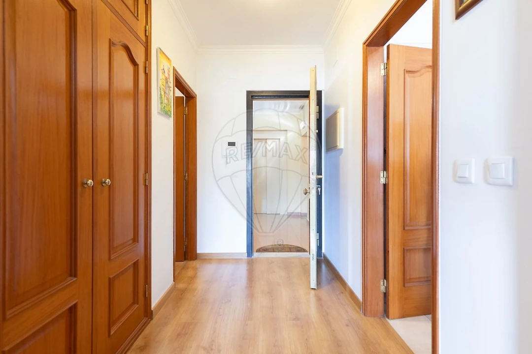 Apartamento T2 para Venda em Santa Maria, São Pedro e Matacães Foto 19