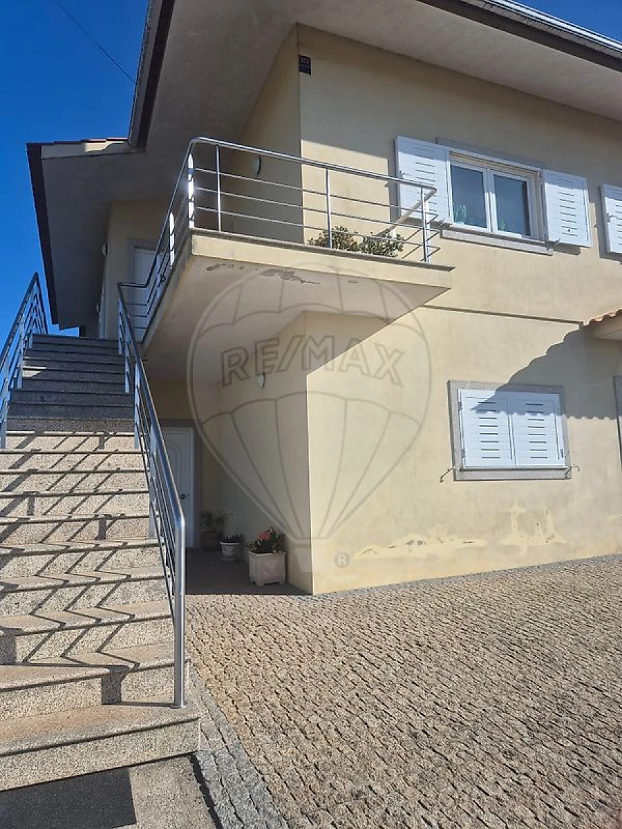 Moradia T3 para Venda em Loureiro Foto 11