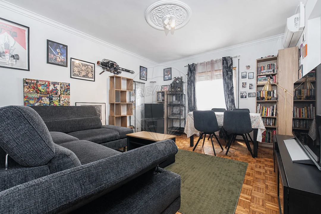 Apartamento T2 para Venda em Queluz e Belas Foto 4