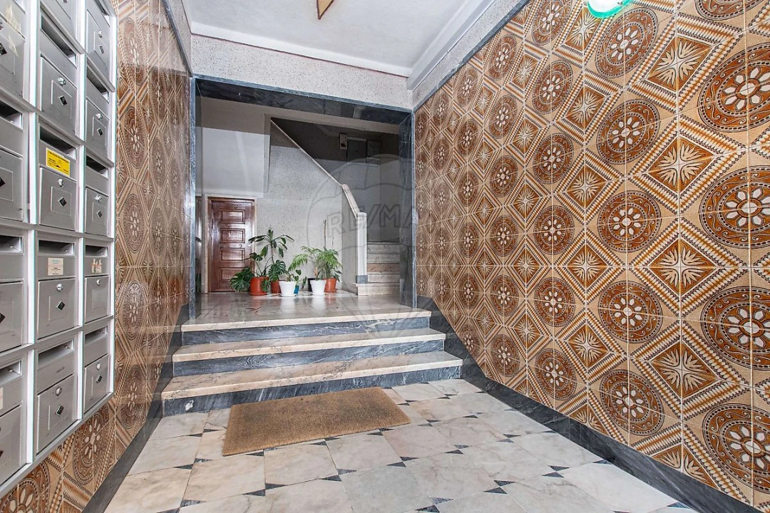Apartamento T2 para Venda em Queluz e Belas Foto 17