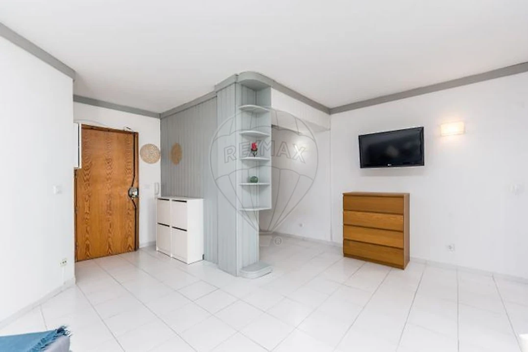 Apartamento T0 para Venda em Costa da Caparica Foto 2