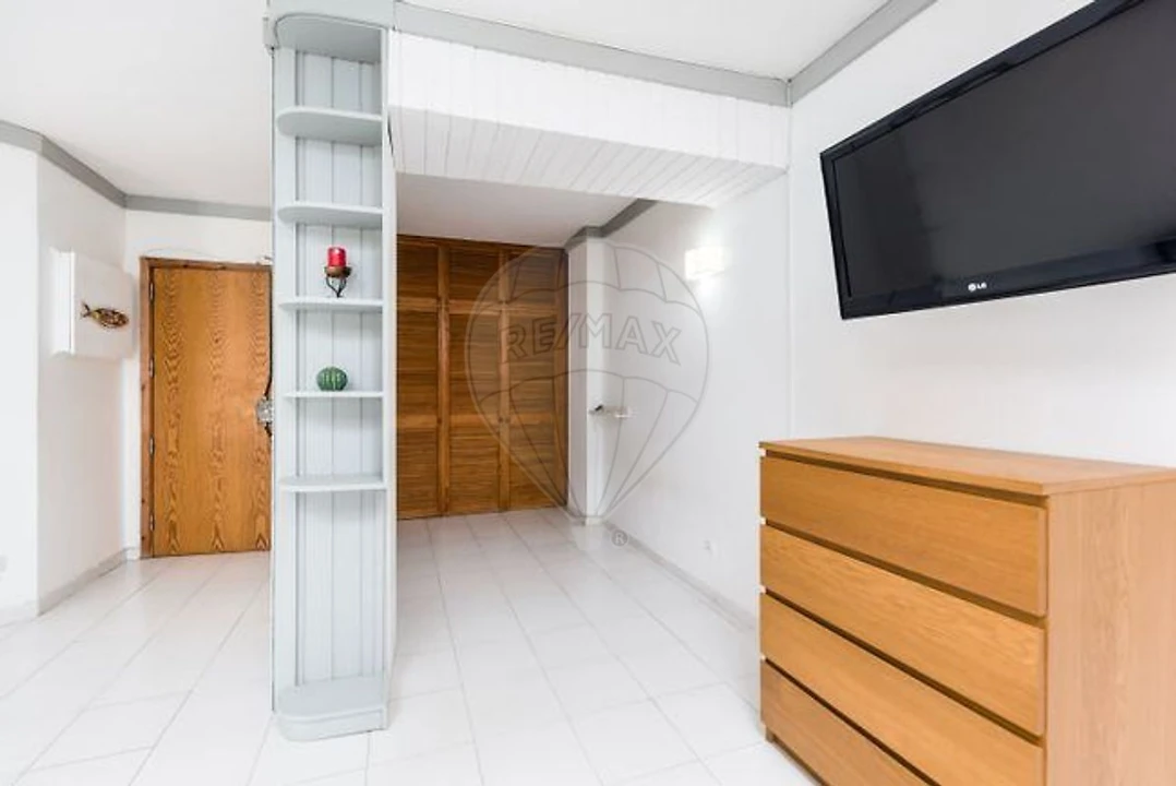 Apartamento T0 para Venda em Costa da Caparica Foto 6