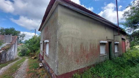 Moradia T4 para Venda em Chão de Couce