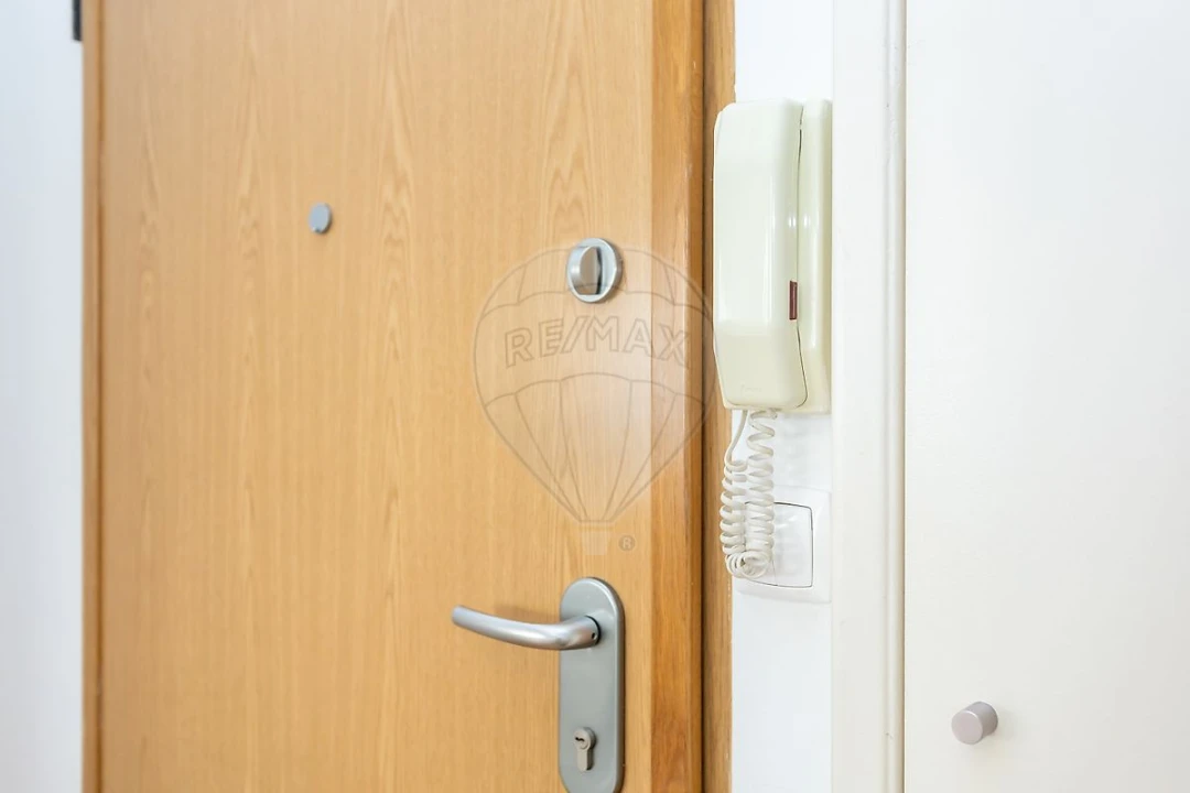 Apartamento T1 para Venda em Ajuda Foto 13