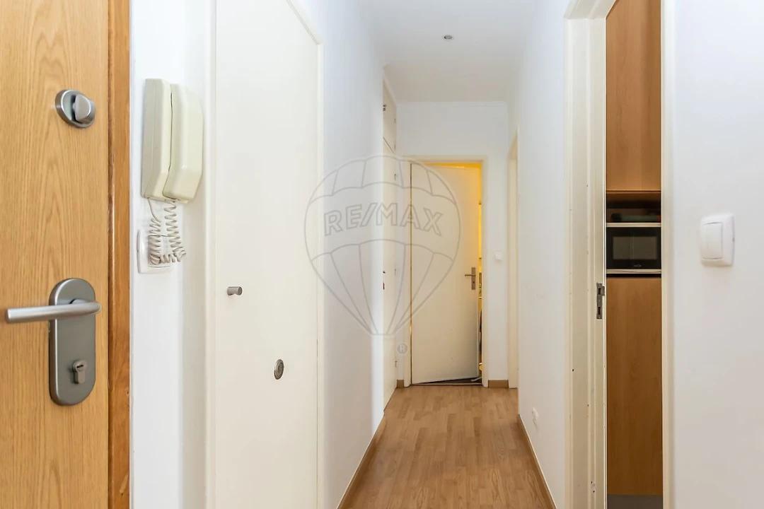 Apartamento T1 para Venda em Ajuda Foto 11