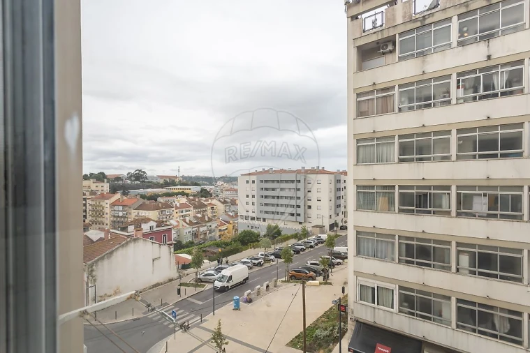 Apartamento T1 para Venda em Ajuda Foto 6