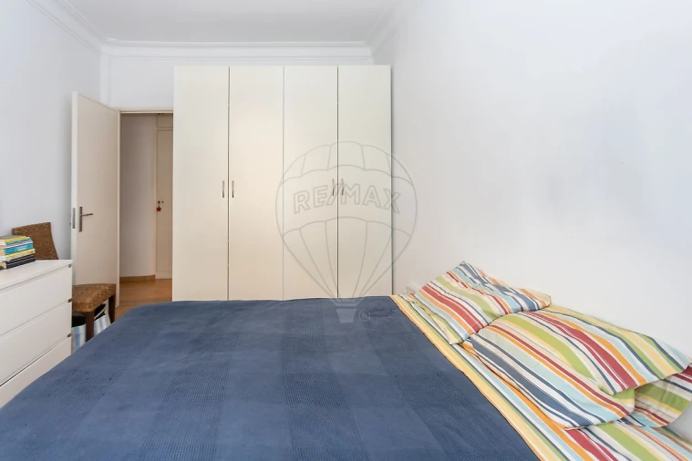 Apartamento T1 para Venda em Ajuda Foto 4