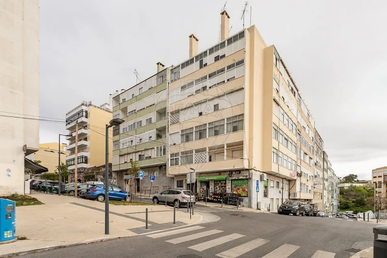 Apartamento T1 para Venda em Ajuda Foto 2