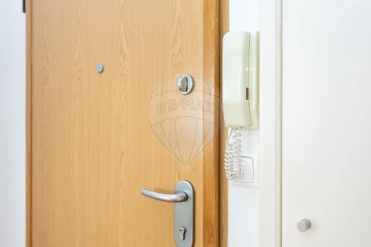 Apartamento T1 para Venda em Ajuda Foto 13