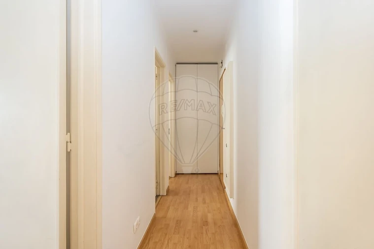 Apartamento T1 para Venda em Ajuda Foto 10