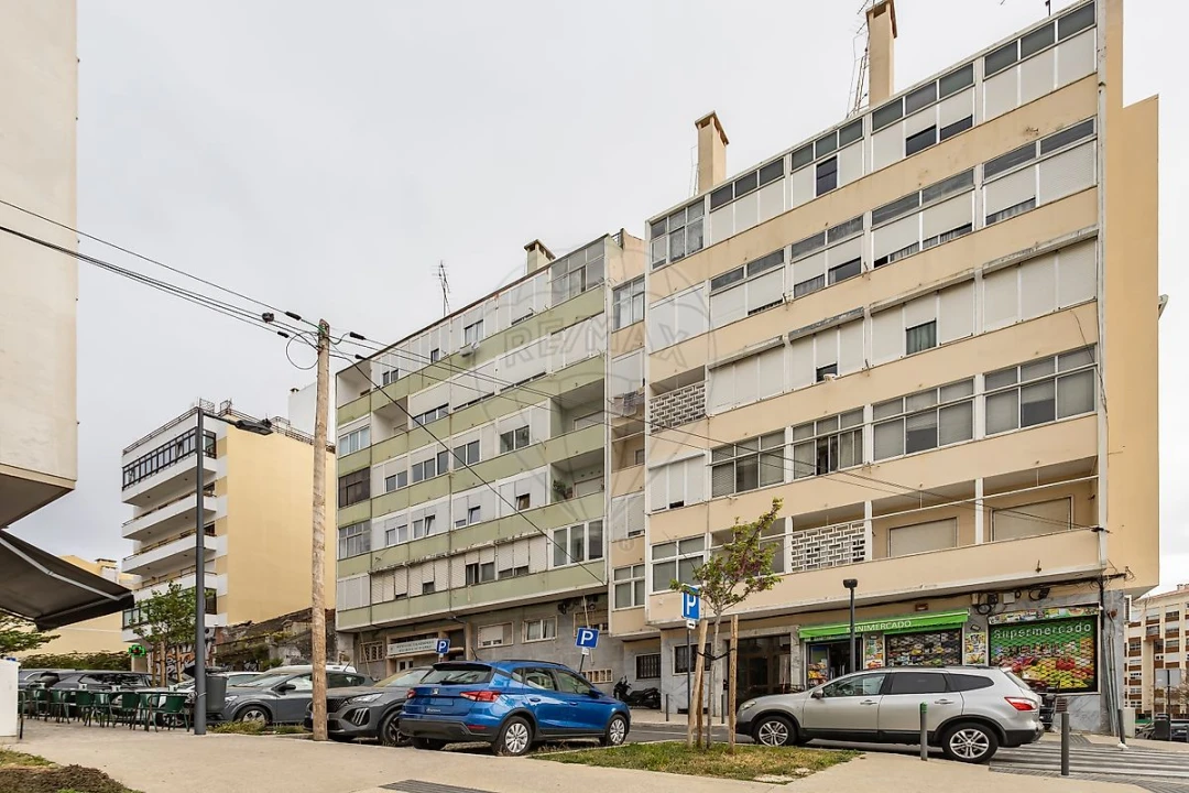 Apartamento T1 para Venda em Ajuda Foto 5