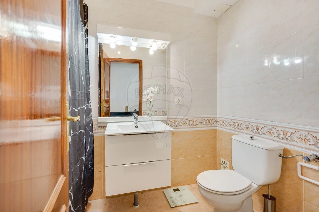 Apartamento T2 para Venda em Algueirão-Mem Martins Foto 16
