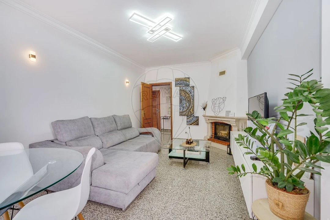 Apartamento T2 para Venda em Algueirão-Mem Martins Foto 8