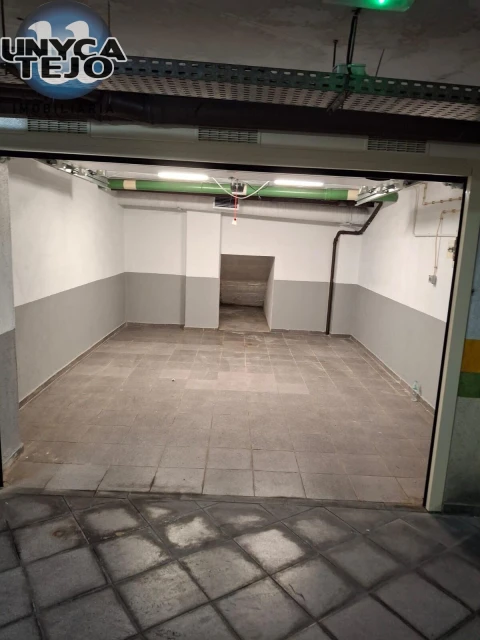 Garagem para Arrendamento em Almada, Cova da Piedade, Pragal e Cacilhas