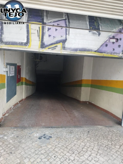 Garagem para Arrendamento em Almada, Cova da Piedade, Pragal e Cacilhas