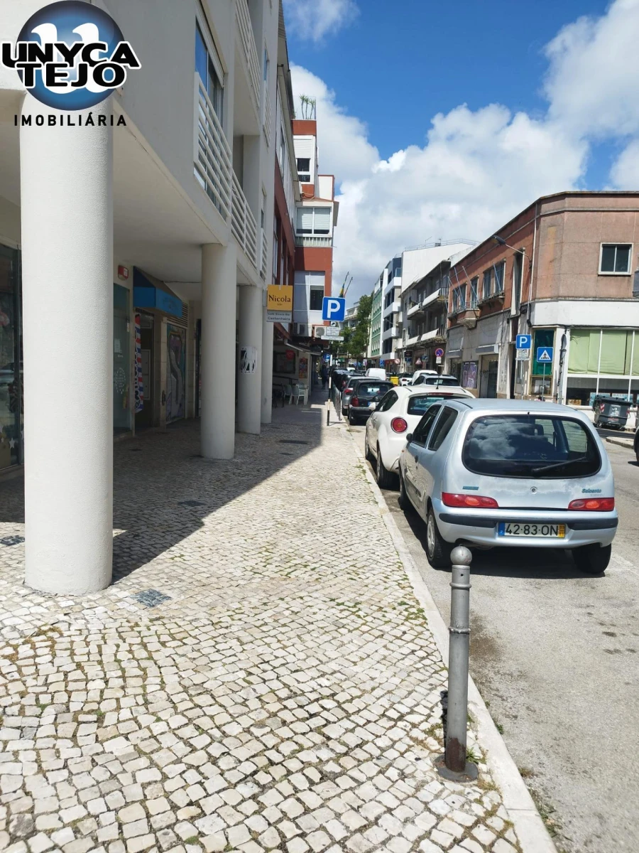Garagem para Arrendamento em Almada, Cova da Piedade, Pragal e Cacilhas Foto 2