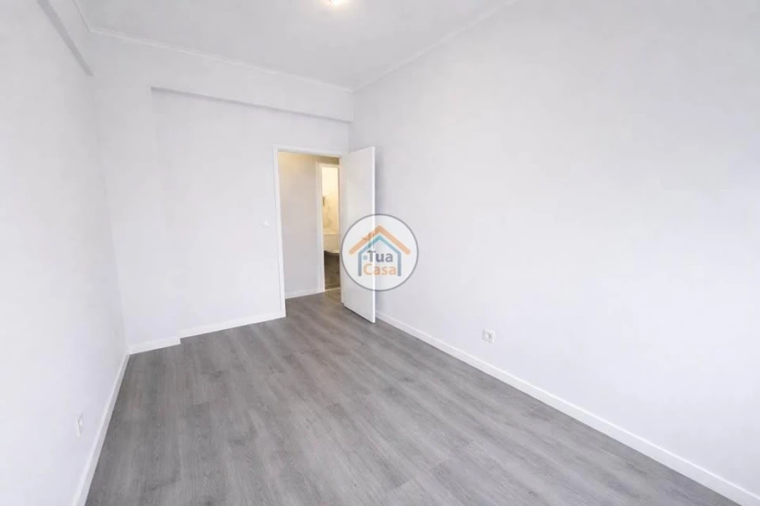 Apartamento T3 para Venda em Laranjeiro e Feijó Foto 5