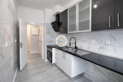 Apartamento T3 para Venda em Laranjeiro e Feijó