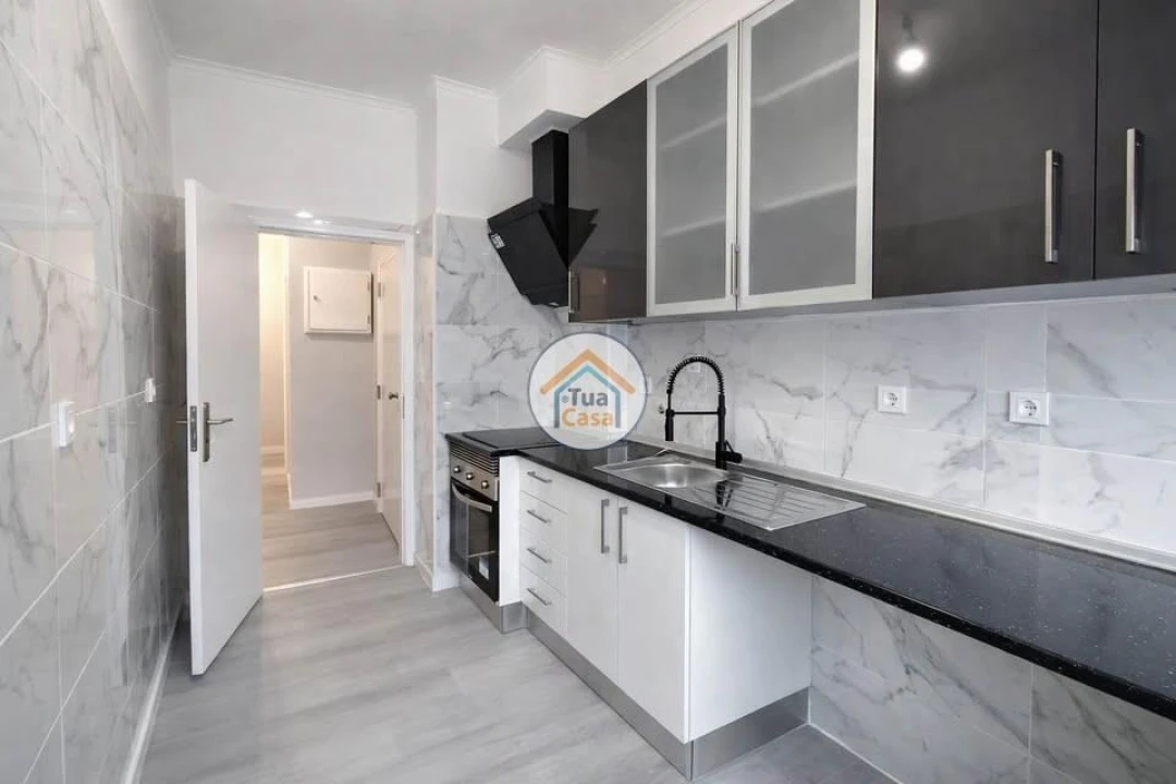 Apartamento T3 para Venda em Laranjeiro e Feijó Foto 2