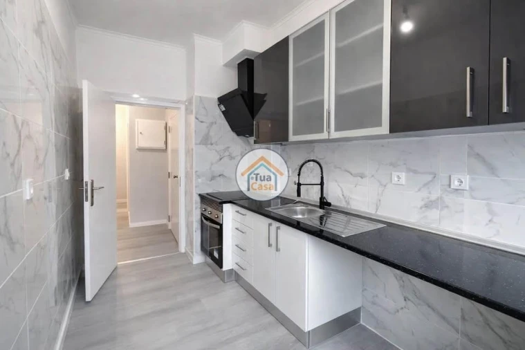 Apartamento T3 para Venda em Laranjeiro e Feijó Foto 2