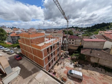 Apartamento T1 para Venda em Sé, Santa Maria e Meixedo