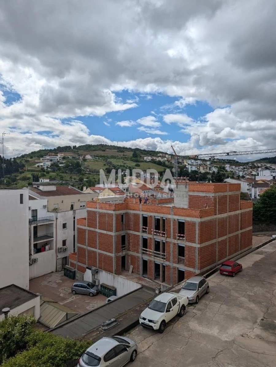 Apartamento T1 para Venda em Sé, Santa Maria e Meixedo Foto 13