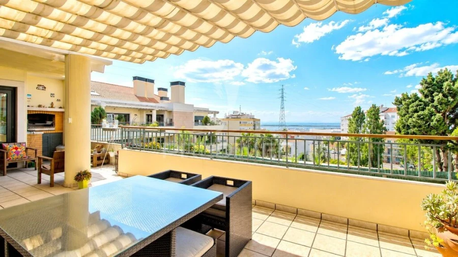 Apartamento T4 para Venda em Póvoa de Santa Iria e Forte da Casa Foto 12