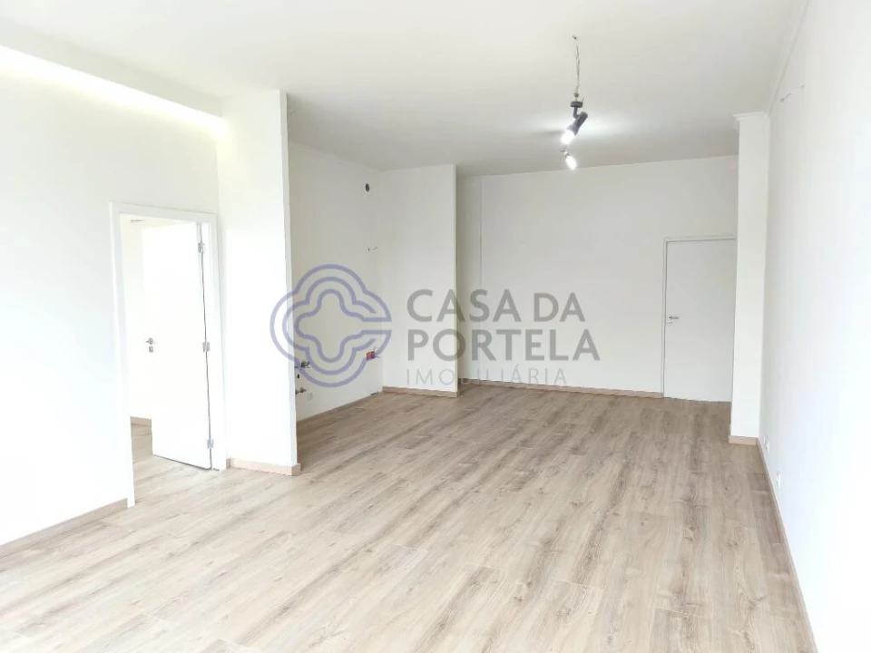 Loja para Venda em Custóias, Leça do Balio e Guifões Foto 1