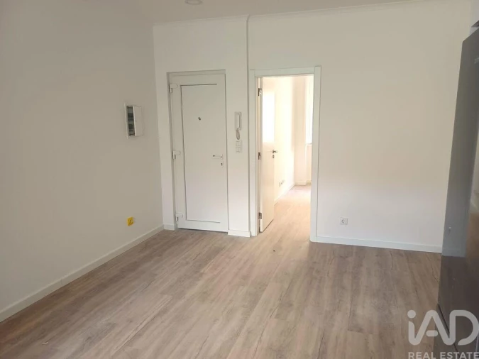 Apartamento T1 para Arrendamento em Penha de França Foto 14