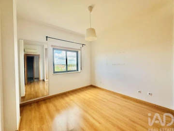 Apartamento T1 para Venda em Charneca de Caparica e Sobreda