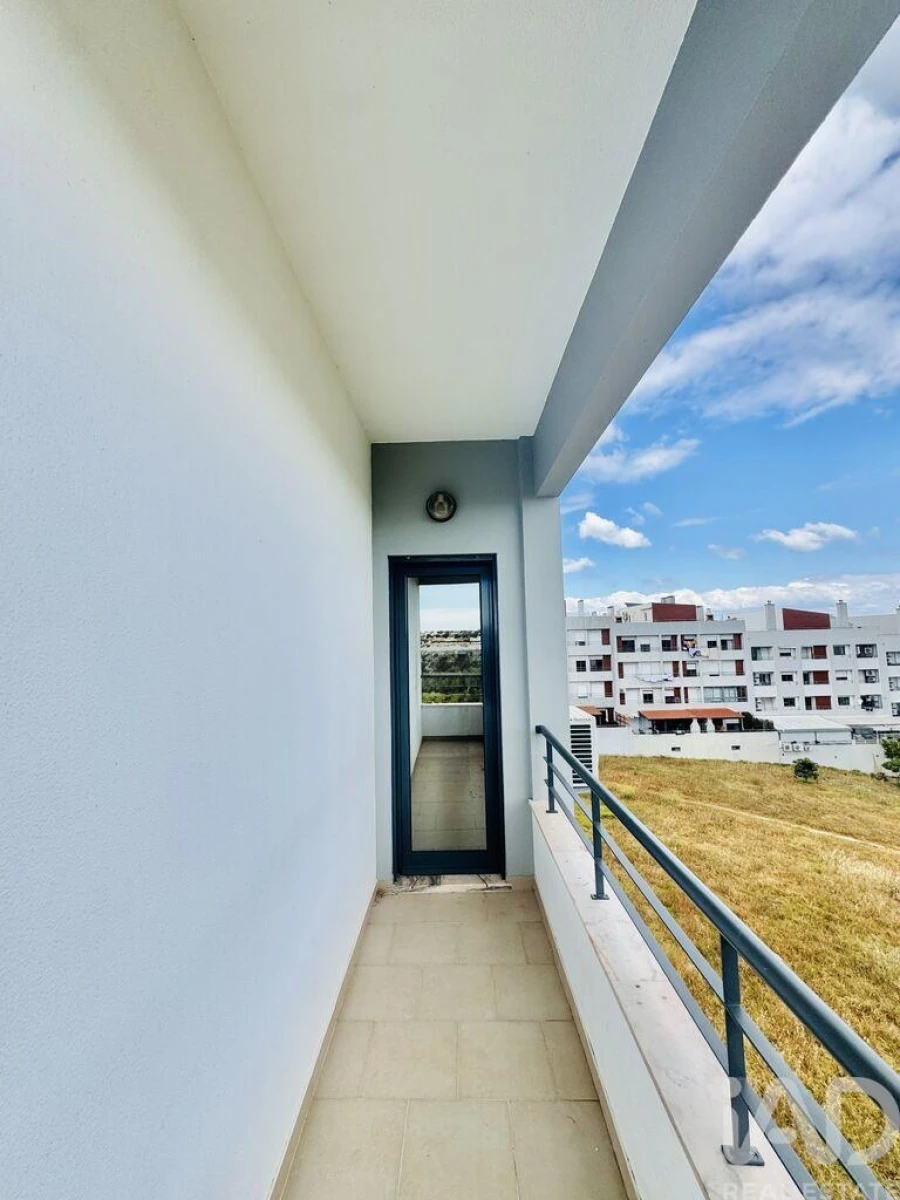 Apartamento T1 para Venda em Charneca de Caparica e Sobreda Foto 11