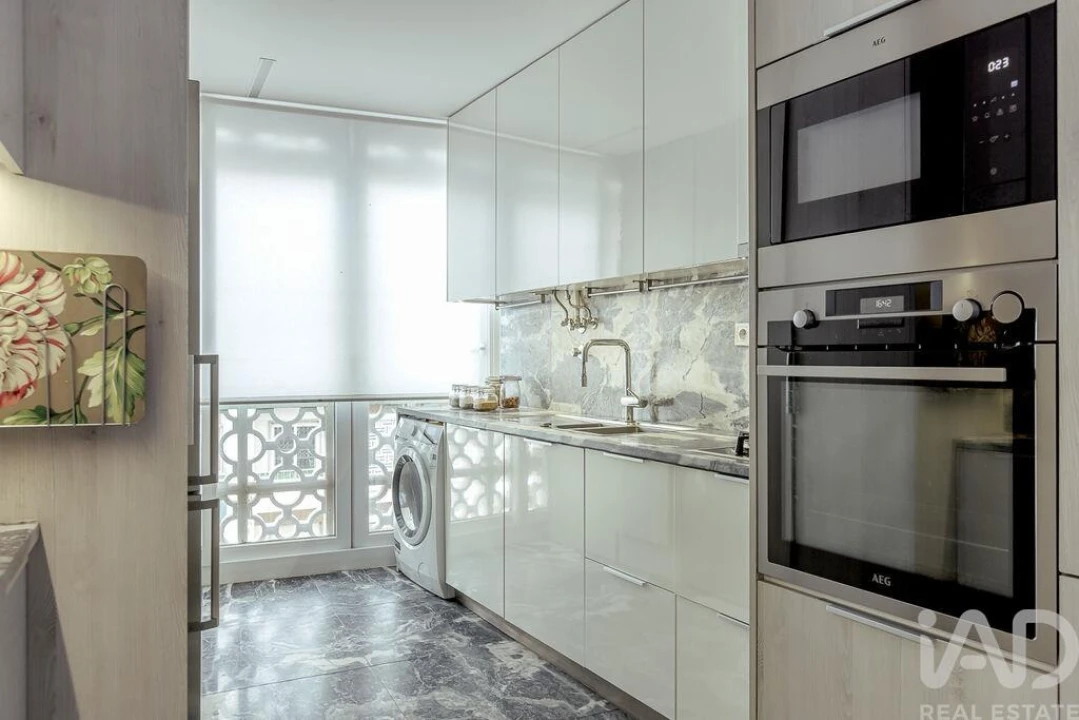 Apartamento T2 para Venda em Campolide Foto 16