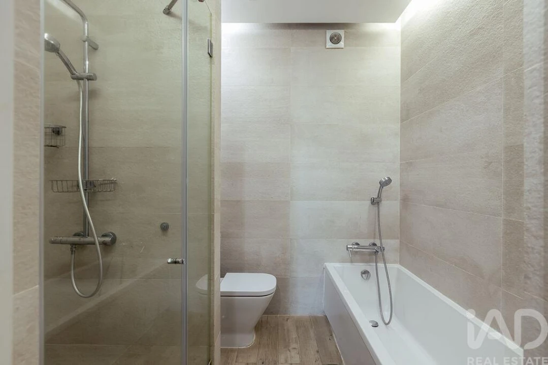 Apartamento T2 para Venda em Campolide Foto 31