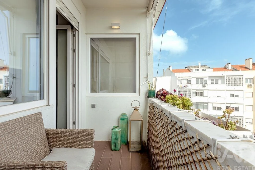 Apartamento T2 para Venda em Campolide Foto 2