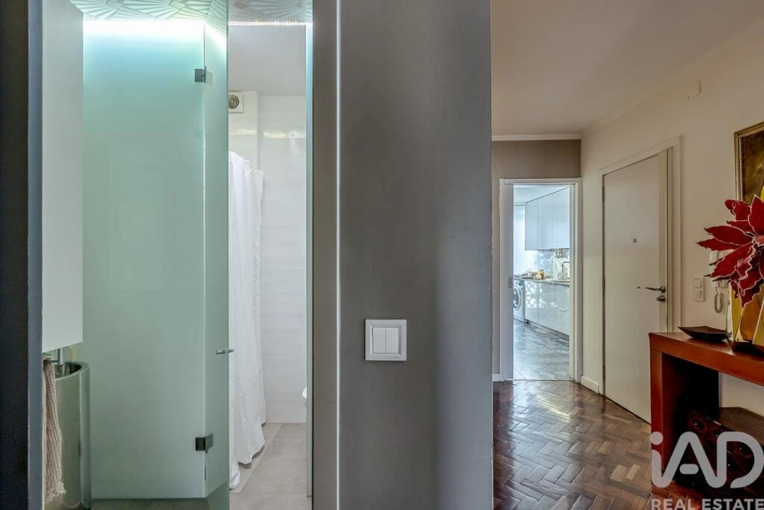 Apartamento T2 para Venda em Campolide Foto 37