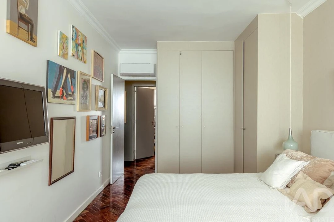 Apartamento T2 para Venda em Campolide Foto 23