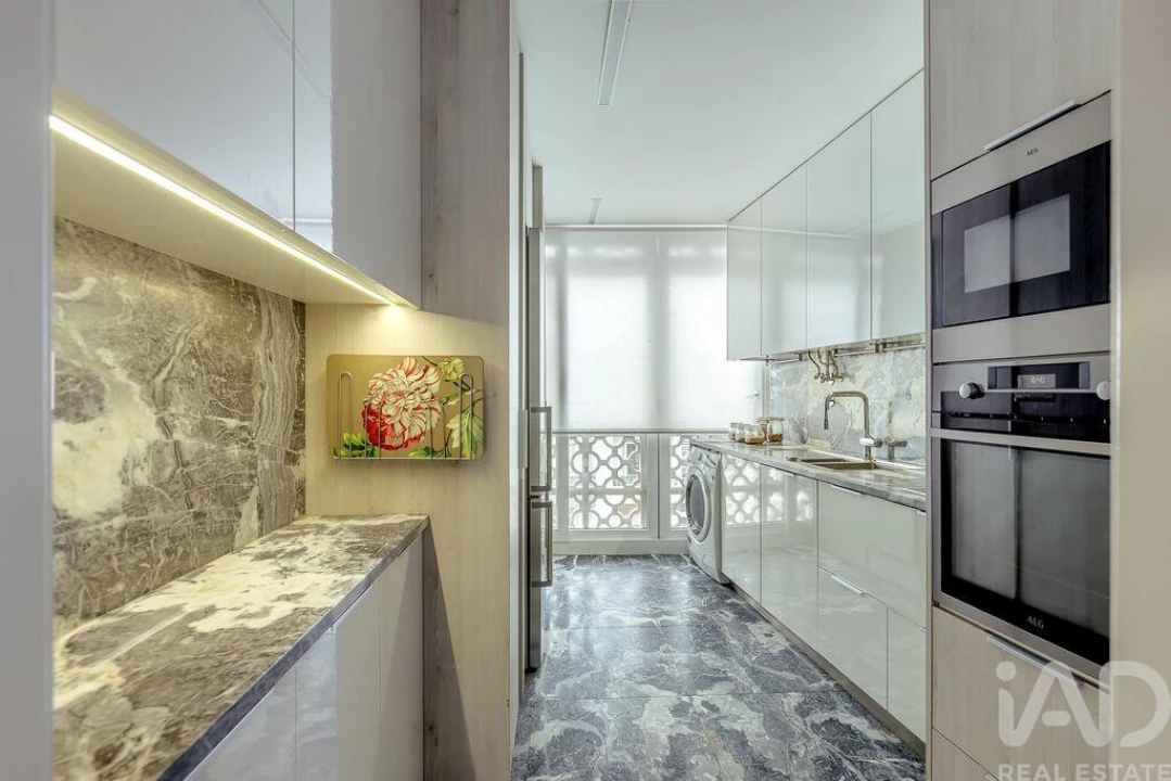 Apartamento T2 para Venda em Campolide Foto 15