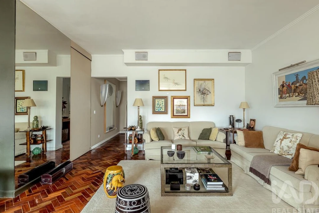 Apartamento T2 para Venda em Campolide Foto 13