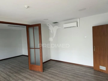 Apartamento T6 para Venda em Água Longa