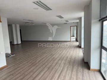 Apartamento T6 para Venda em Água Longa