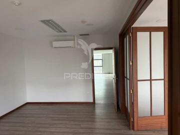 Apartamento T6 para Venda em Água Longa